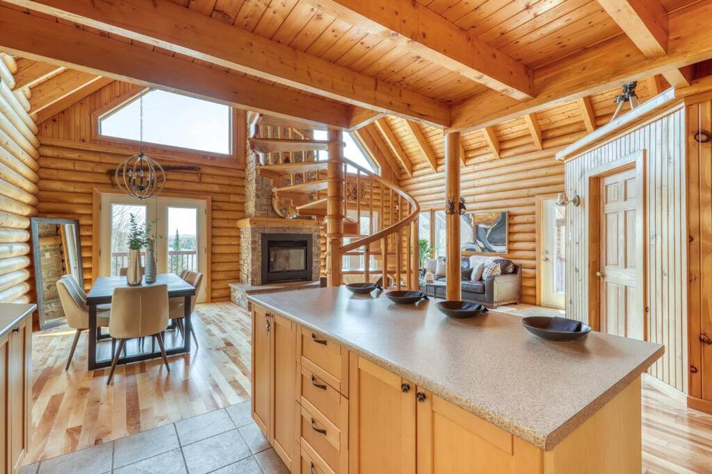 Le Courchevel Luxe Chalet - Private Pool - Jacuzzi - Ski Saint Adolphe D'Howard المظهر الخارجي الصورة